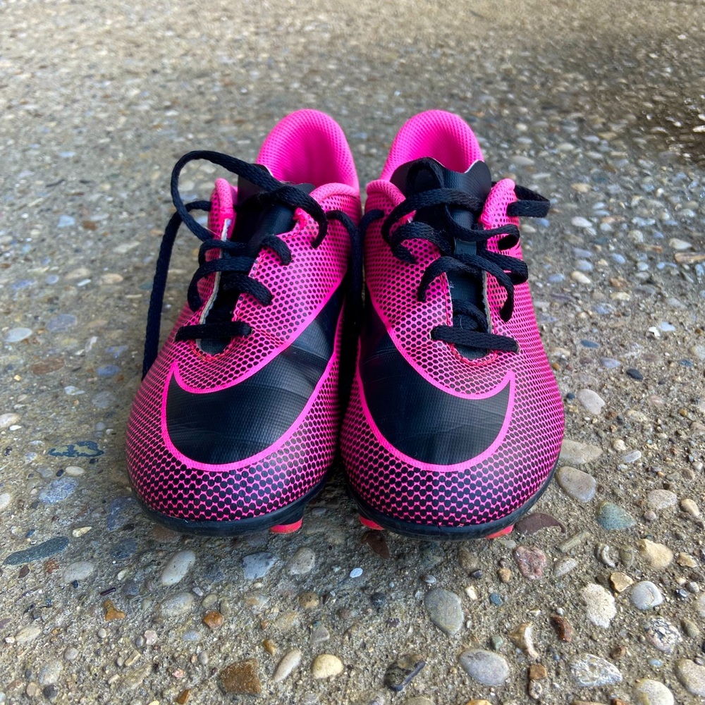 Girls 3Y pink Nike cleats - like new